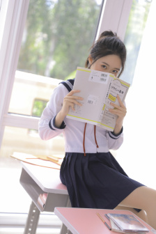 办公室里吻胸床戏脱戏